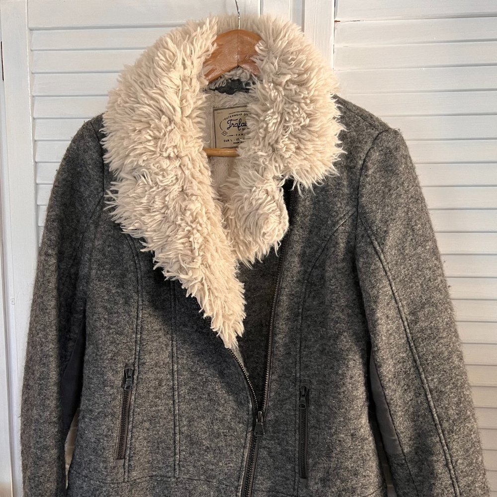 Zara Outerwear Trafaluc  Grey Jacket   AUS 10 Faux Sheepskin Collar - Picture 6 of 15